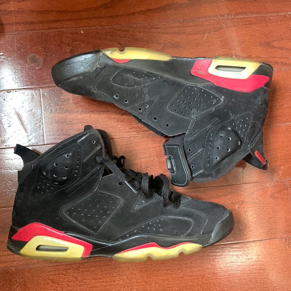 Nike air Jordan 6     Varsity red.  Used